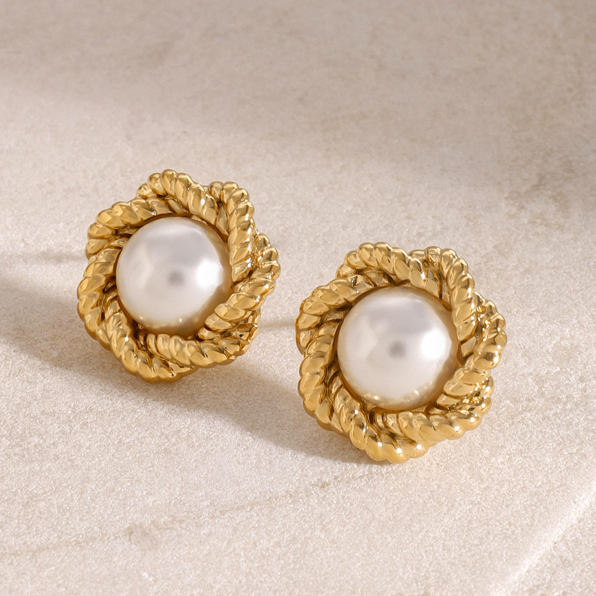 Geneviève Pearl Studs